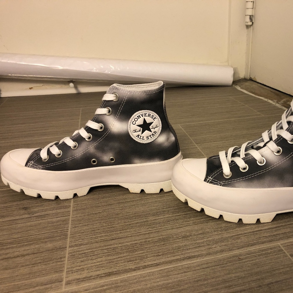 Converse All Star Lugged High Tops in gray and white